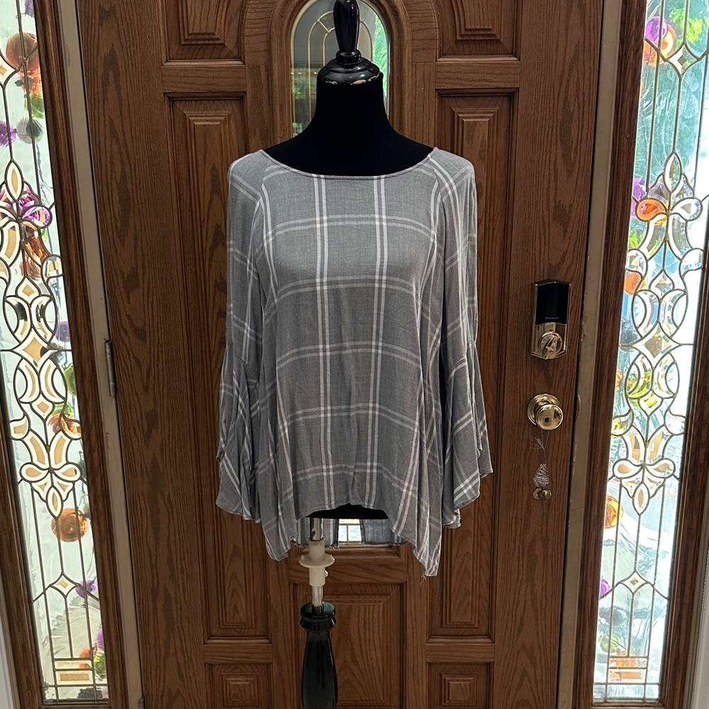 002 Lauren Conrad Grey Bell Sleeve Top
